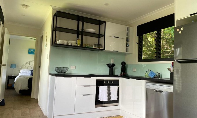 Holloways Beach House | Haven Guesthouse