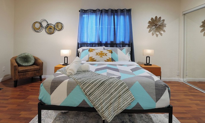 Park Mesa Heights Apartment | Haven in Convenient LA Location
