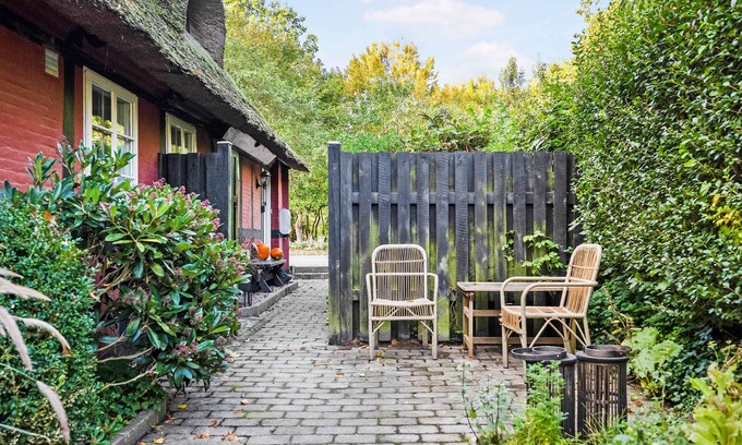 Faldsled Apartment | Haven in village by water and famed inn