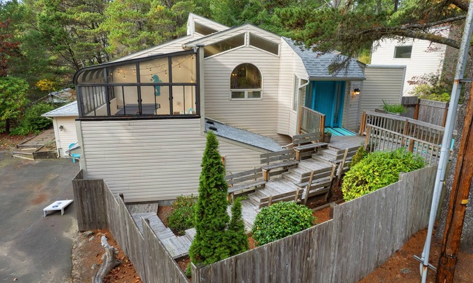 Manzanita House | Haven MCA#462 Gorgeous family home, dog Ok, ping pong, air hockey, foosball