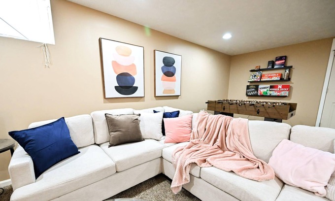 Lincoln House | Haven on Hollywood: Family Fun & Centrally Located