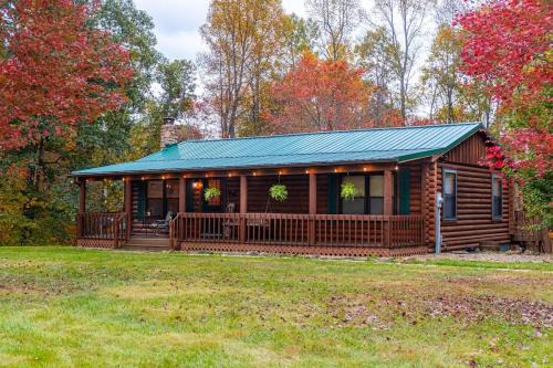 New Plymouth House | Havenbrook-Hocking Hills Luxury, 10 Acres, Hot Tub
