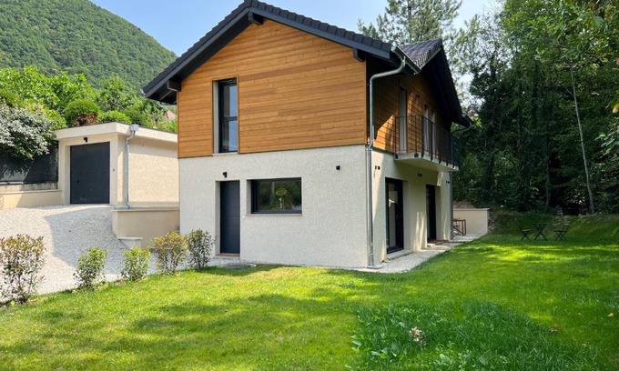 Menthon-Saint-Bernard Villa | Havre de paix à deux pas du lac d'Annecy
