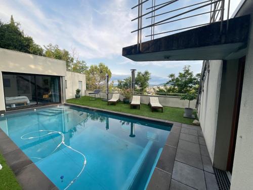Durtol Apartment | Havre de paix avec piscine et vue imprenable