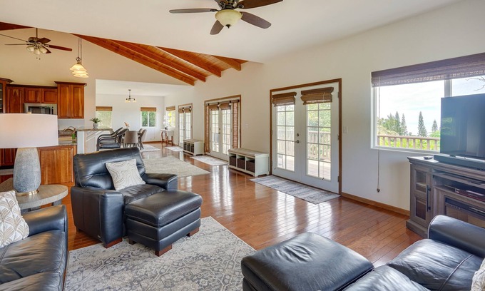Papa House | Hawaiian Retreat w/Ocean Views in Captain Cook!