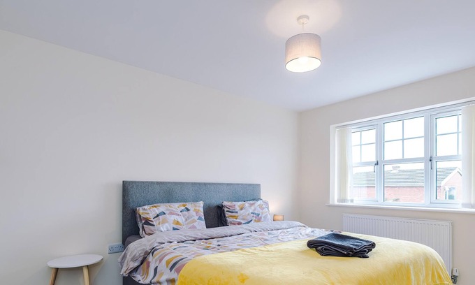 Ewloe House | Hawarden Very Spacious/Detached/5 bed Driveway