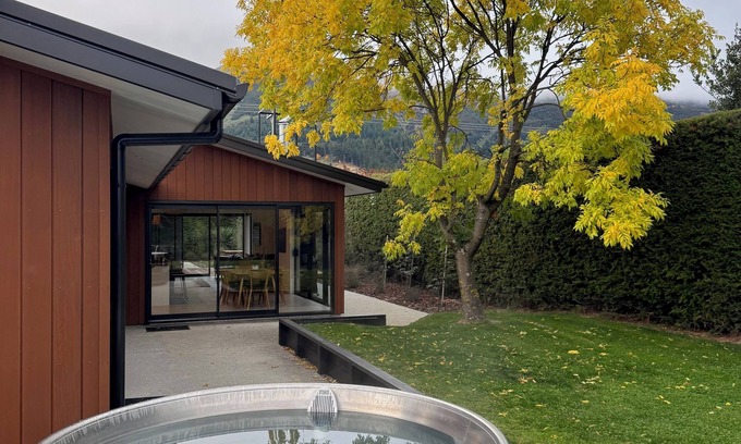 Lake Hawea House | Hawea Holiday Haven - Spacious, Private, Central - now with Stoked Hot Tub!