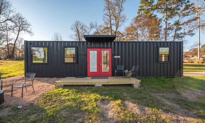 Willis House | Hawg Boss: 2 mins to Lake Conroe! Heated Pool, Fire Pit, Stocked Ponds