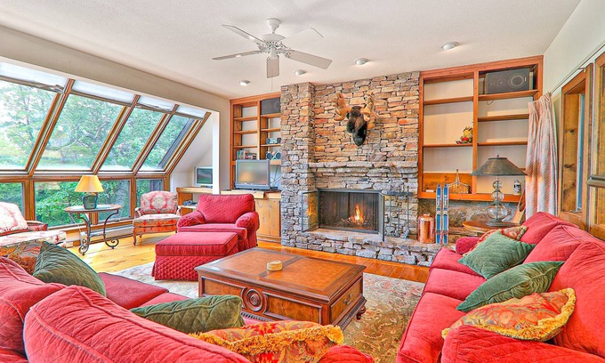 Plymouth House | Hawk Mountain home with a sauna, wooded views, & washer/dryer