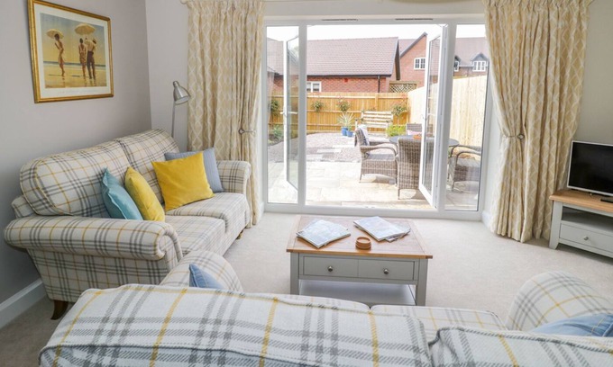 Quedgeley Cottage | HAWKINS WAY COTTAGE, family friendly in Newbold On Stour