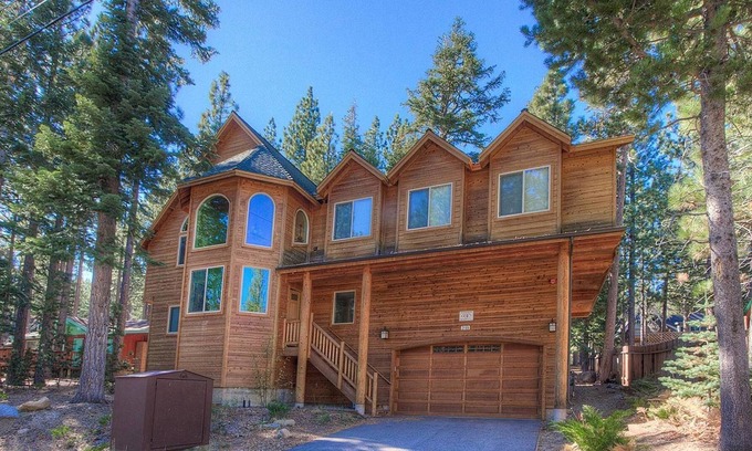 North Upper Truckee House | Hawks View Hideaway by Lake Tahoe Accommodations