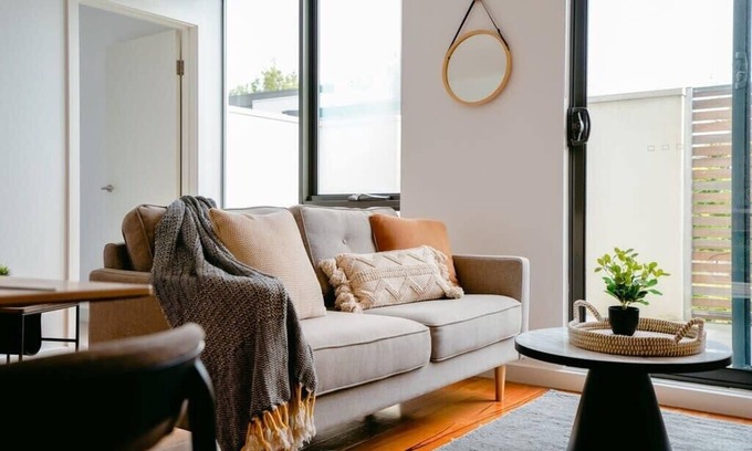 Prahran Apartment | Hawksburn Village - 2 Bed Apt in Central Prahran