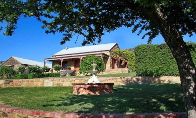 Guildford Cottage | Hawthorn Cottage -Experience the beauty and charm