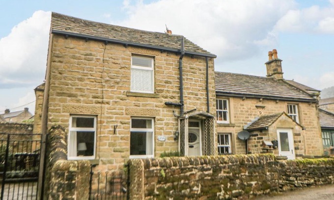 Eyam House | Hawthorn Cottage