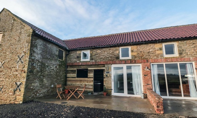 Hackness Cottage | HAWTHORN COTTAGE, pet friendly, character holiday cottage in Scalby