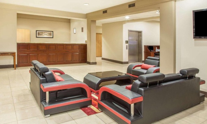 Bloomington Hotel | Hawthorn Extended Stay by Wyndham Bloomington