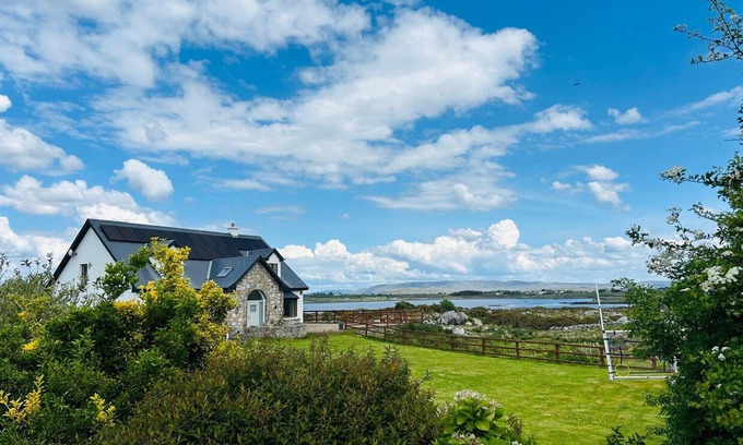 Connemara House | Hawthorn House - Luxurious stay with scenic views