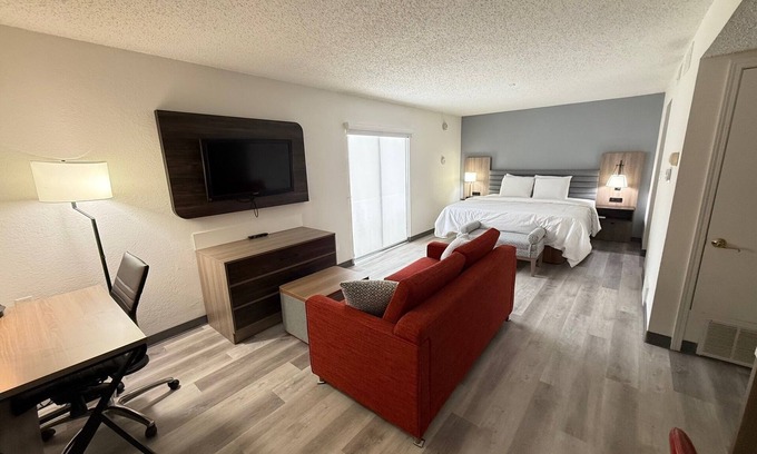 Tinton Falls Hotel | Hawthorn Suites by Wyndham Tinton Falls