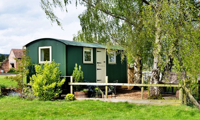 Nordley Cabin | Hay and Hedgerow Glamping