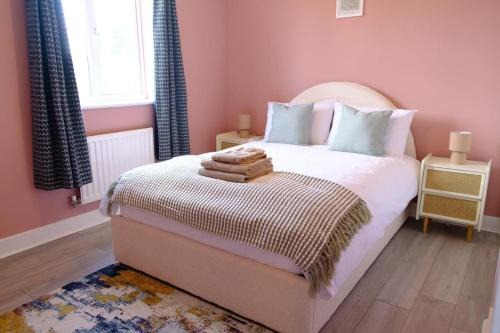 Swindon House | Haydon Stays Swindon 5bed Sleeps 9