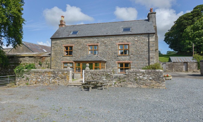 Liskeard Cottage | HAYE BARTON FARM, pet friendly, character holiday cottage in St Ive