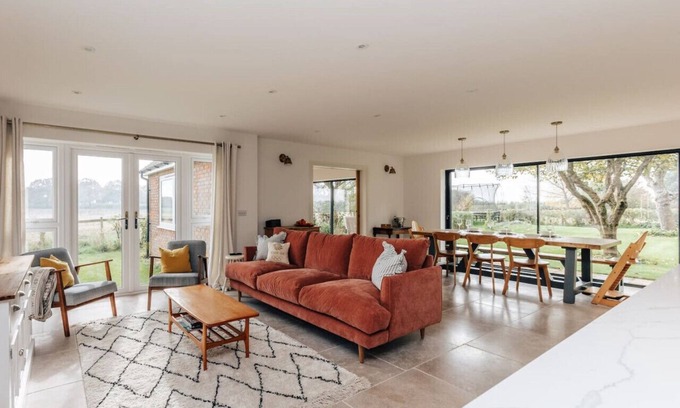 Frieth House | Hayfield - country house sleeping 8