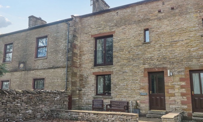Kirkby Stephen Cottage | HAYLOFT COTTAGE, pet friendly, with a garden in Newbiggin-On-Lune