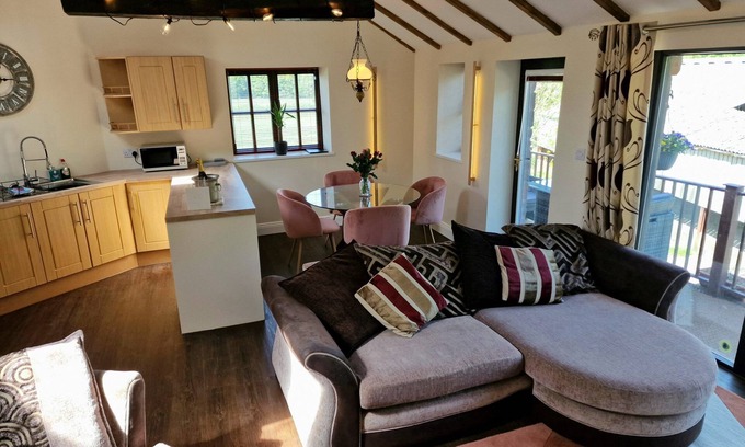 Gilcrux Cottage | Hayloft Cottage, Romantic pet Friendly Cottage Near Lake District National Park