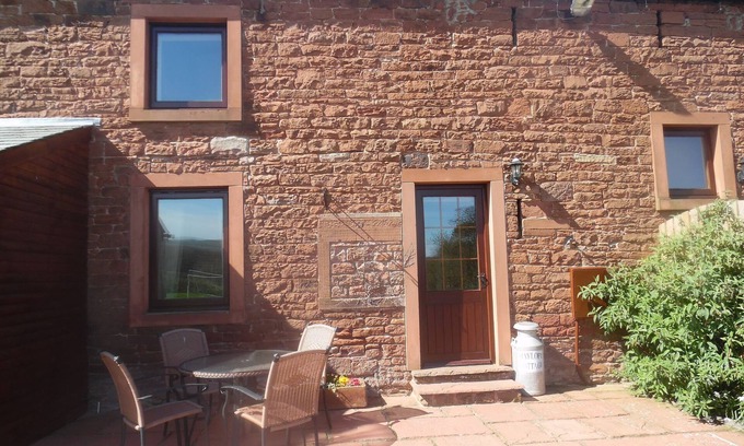 Wigton House | Hayloft Cottage Sleeps 4 (2 Bedrooms)- Sky television now available