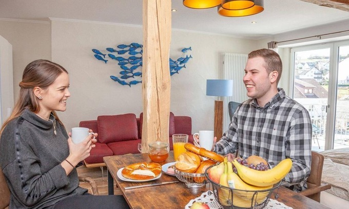 Schalkenmehren Apartment | Hayloft with balcony and view of the Maar for 1-2 persons. - Hof Krebs, vacation apartments