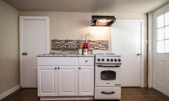 Arena District Apartment | Hays #B Near Downtown Guest Studio