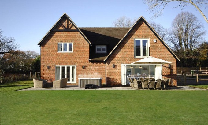 Highmoor Cross House | Hayward House, Hot Tub, Large Garden