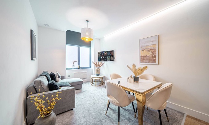 Ainley Top Apartment | Hayy ApartHotels Stanley Mill Luxury Retreat