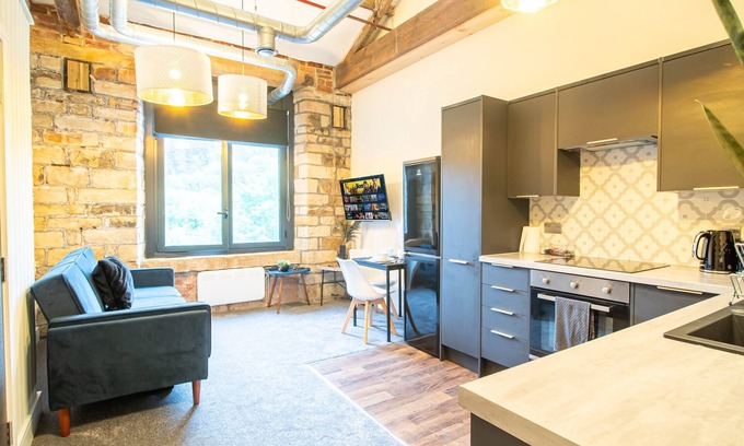 Ainley Top Apartment | Hayy ApartHotels Stanley Mill Cozy Corporate Stay