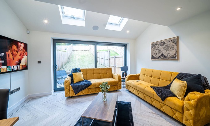 Leeds House | Hayy Comfortable Townhouse Stay in Leeds