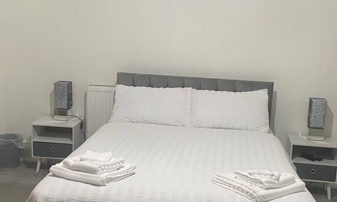 Huddersfield Apartment | Hayy Convenient Studio Blackhouse