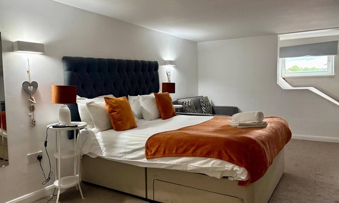 Kirkheaton Apartment | Hayy DealHouse Premium Stay