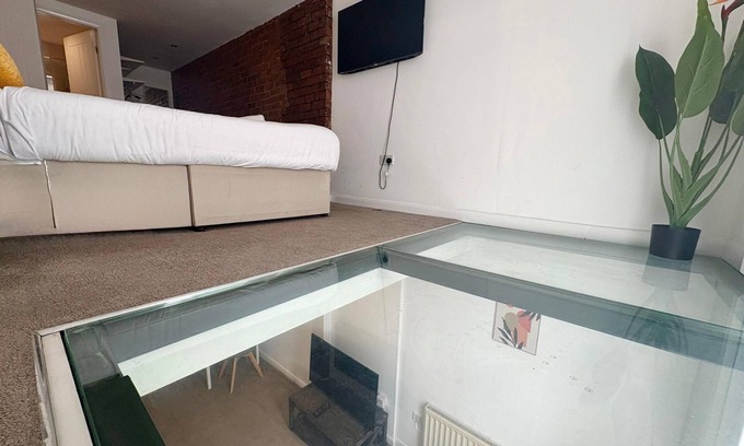 Kirkheaton Apartment | Hayy DealHouse Signature Stay