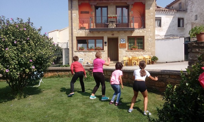 Allin House | Haz Turismo con tu Familia o Amigos por Navarra Desde Casa Rural Belástegui