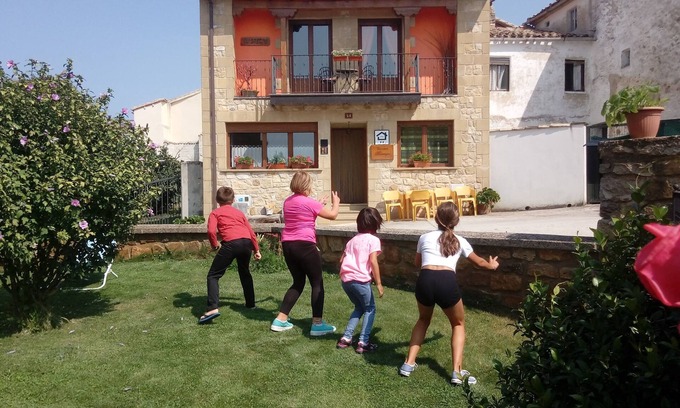 Allin House | Haz Turismo con tu Familia o Amigos por Navarra Desde Casa Rural Belástegui