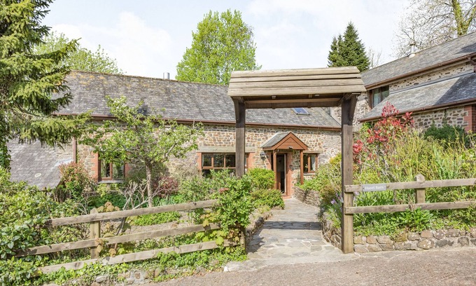 South Molton House | HAZEL BARN, pet friendly, character holiday cottage in North Molton