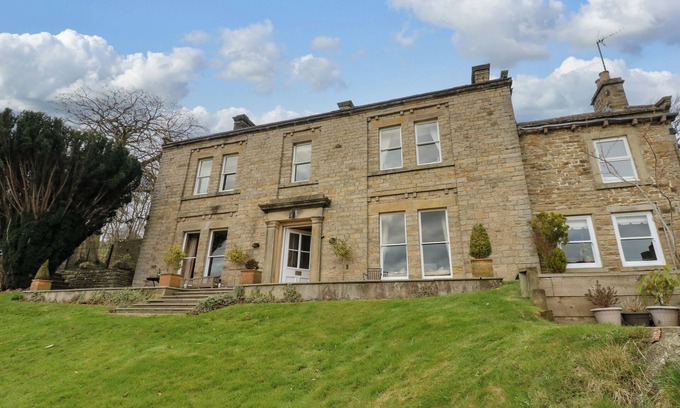 Fremington House | HAZEL BROW HOUSE, pet friendly, character holiday cottage in Richmond