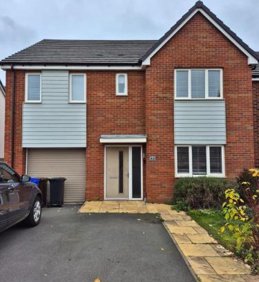 Rosliston House | Hazel Crescent
