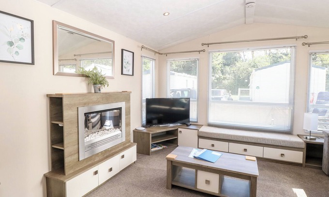 Hopton Cottage | Hazell Thorne Hideaway