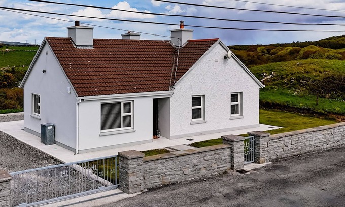 Doolin Cottage | Hazelwood Cottage - a bungalow that sleeps 5 guests in 3 bedrooms