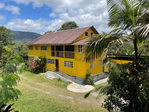 Mindo Cabin | Hda San Vicente Yellow House Trails & Lodge
