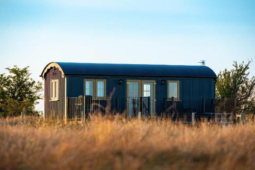 Pentrefelin Cabin | Head For The Hills Glamping - Shepherd's Hut
