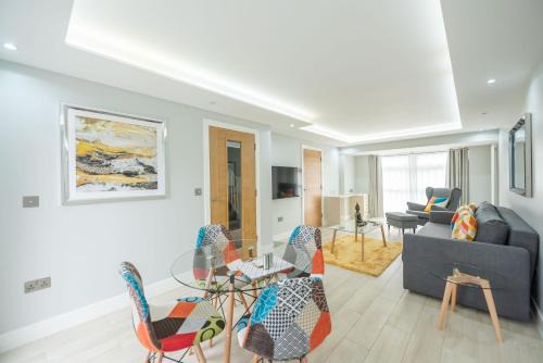 Reading House | Headley House