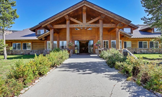 Flagg Ranch Cabin | Headwaters Lodge & Cabins at Flagg Ranch