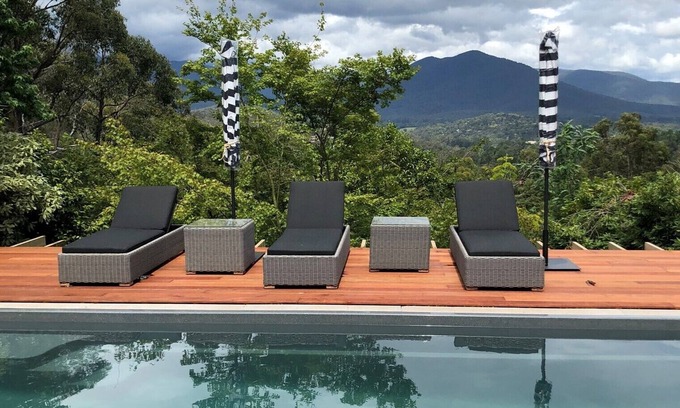 Chum Creek House | Healesville Garden Accommodation “RETREAT” (11 guests)